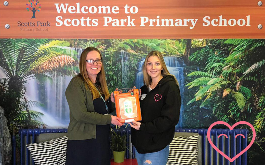 Scotts Park Primary receive a Defibrillator from us!